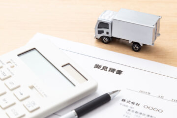 引っ越し見積書と電卓